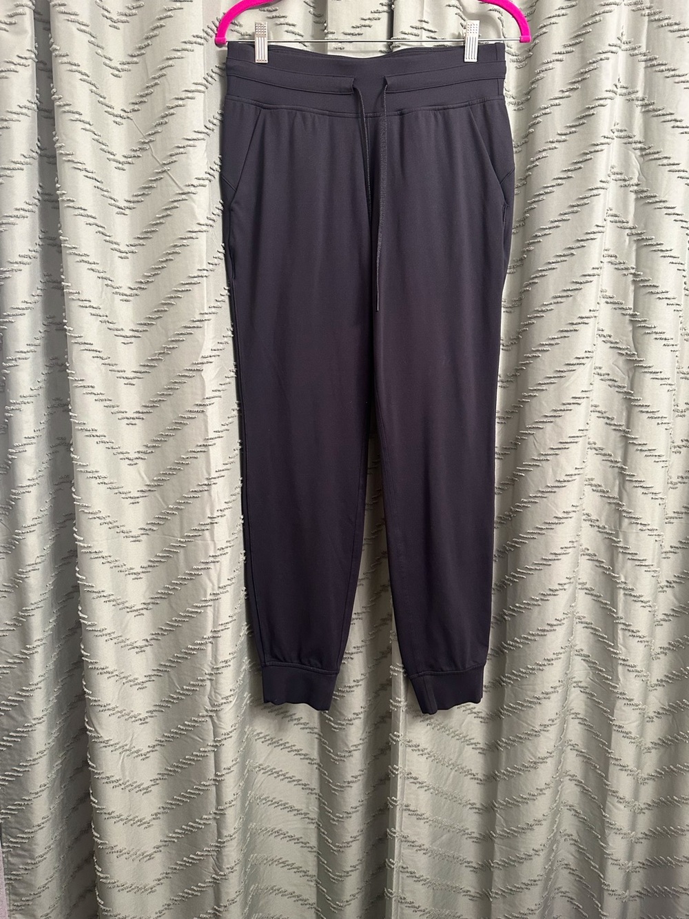 Lululemon women’s jogger pants size 8
Great condition
Black color
Tags: Nike,